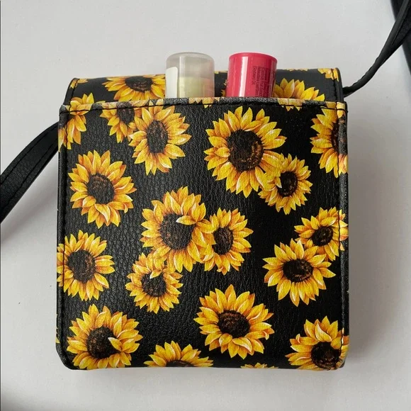 Sunflower Print Crossbody Bag. - Picture 4 of 4